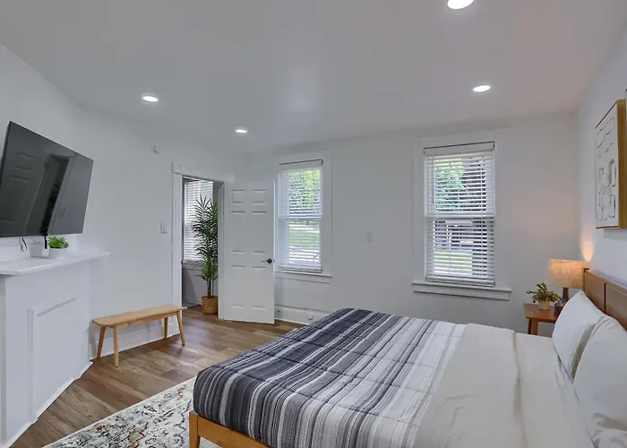 Mt Washington, Merrimac !1 Modern 1 Bedroom With Parking *