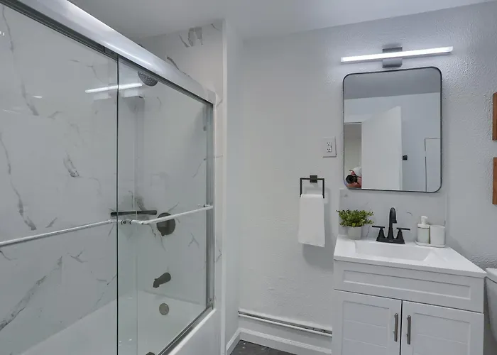 Mt Washington, Merrimac !1 Modern 1 Bedroom With Parking Apartment