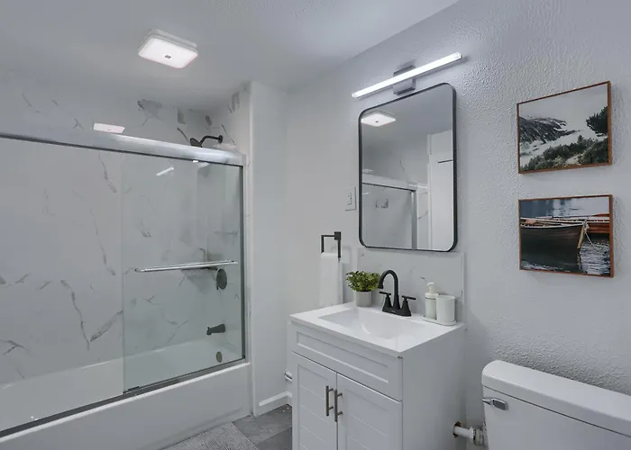 Mt Washington, Merrimac !1 Modern 1 Bedroom With Parking Apartment